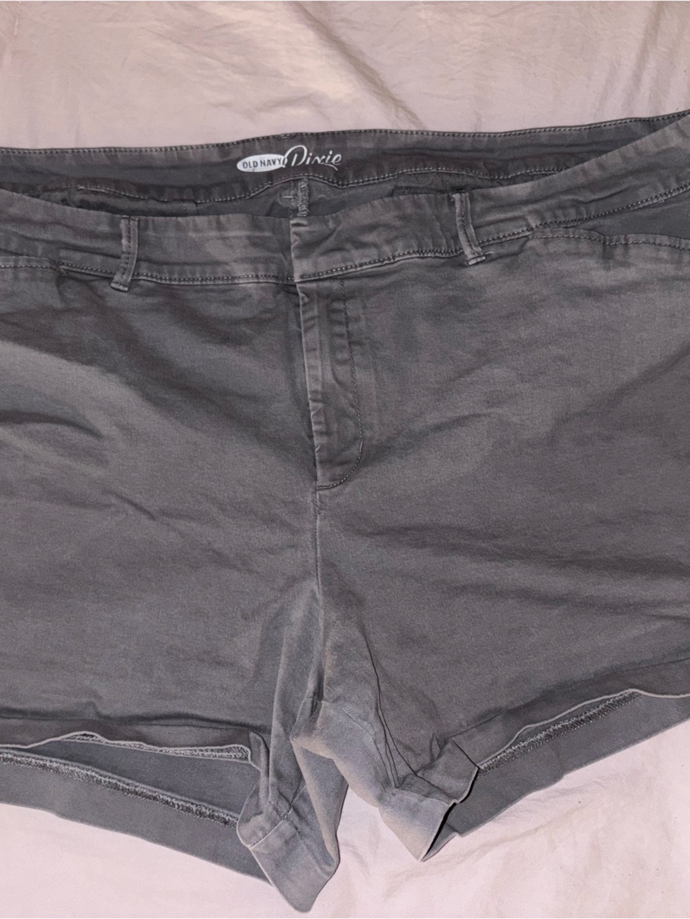 Old Navy Dixie Women’s Shorts in Gray